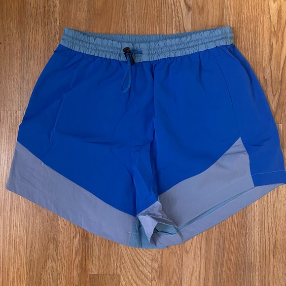 NWOT LULULEMON SHORTS - Picture 2 of 2